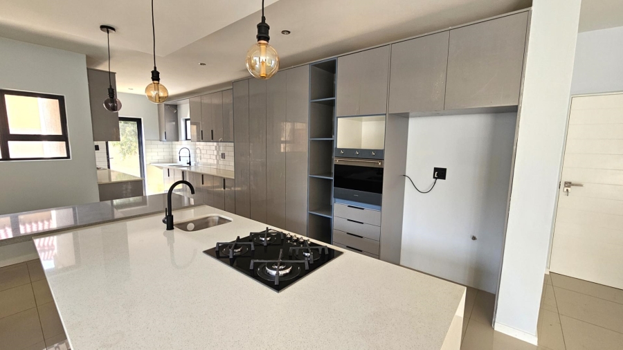 5 Bedroom Property for Sale in Melodie North West